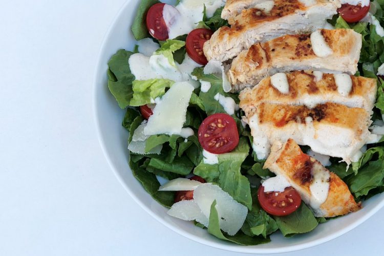 Caesar Salad mit Hähnchen und köstlichem Dressing | Kleingenuss