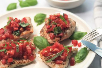 Bruschetta-Tomaten-Basilikum-Hähnchen-lowcarb-paleo-kalorienarm-rezept-einfach-schnell-sommerlich