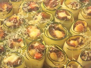 Zucchini-Cannelloni-Low-carb-Rezept-ohne-Getreide_ketogen-Auflauf-Tomatensauce-Hackfleisch-italienisch