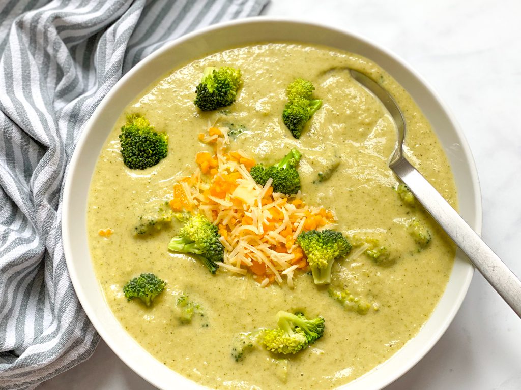 Brokkoli-Käse-Suppe-vegetarisch-keto-lowcarb-gesund-Eintopf-sättigende Suppe-einfach-schnell-Rezept-Kleingenuss.de