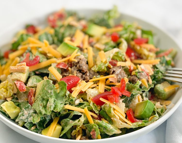 mexikanische Bowl-Salat-mexikanischer Salat-low carb Salat-keto Salat-sattmacher salat- gesund-schnell-einfach-köstlich- sättigend-ketogene Ernährung-low carb-keto rezept-tex mex salat-salat mit Hackfleisch-taco salat-Salat mit Käse-Salat mit Salsa-Salat mit Tomaten-Salat mit Avocado