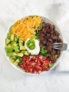 mexikanische Bowl-Salat-mexikanischer Salat-low carb Salat-keto Salat-sattmacher salat- gesund-schnell-einfach-köstlich- sättigend-ketogene Ernährung-low carb-keto rezept-tex mex salat-salat mit Hackfleisch-taco salat-Salat mit Käse-Salat mit Salsa-Salat mit Tomaten-Salat mit Avocado